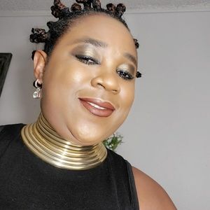 Meet your Posher, Caroline